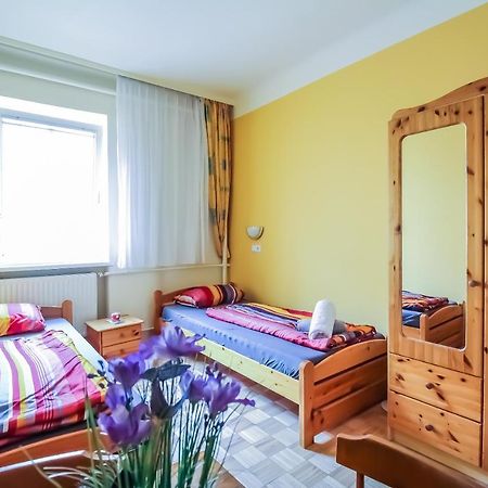Economic 2Sb Apartment In Lively Area Viena Exterior foto