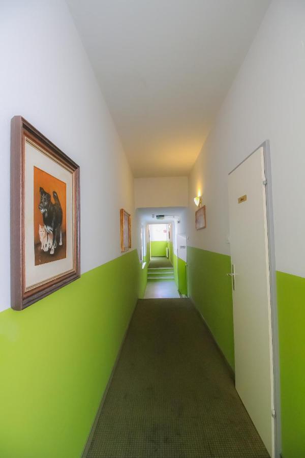 Economic 2Sb Apartment In Lively Area Viena Exterior foto