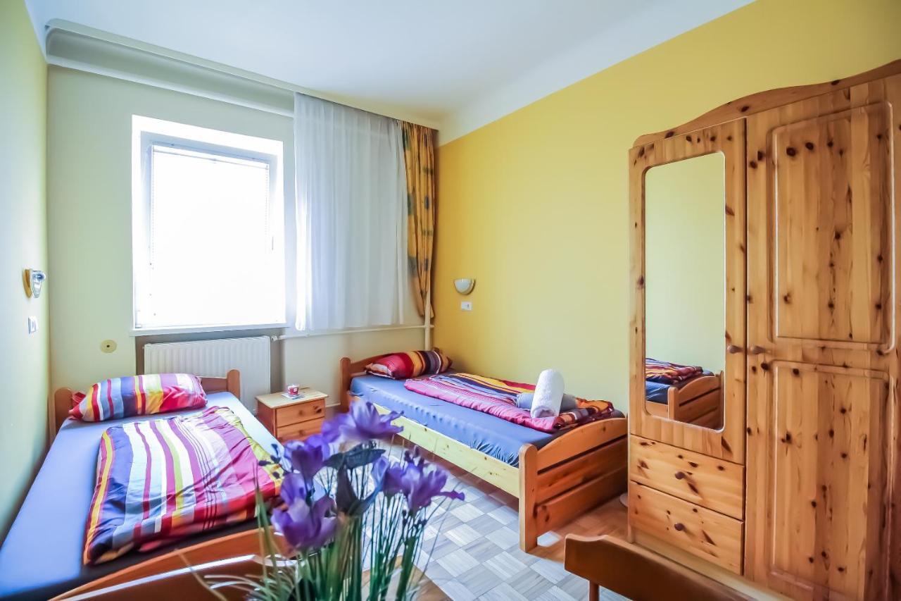Economic 2Sb Apartment In Lively Area Viena Exterior foto