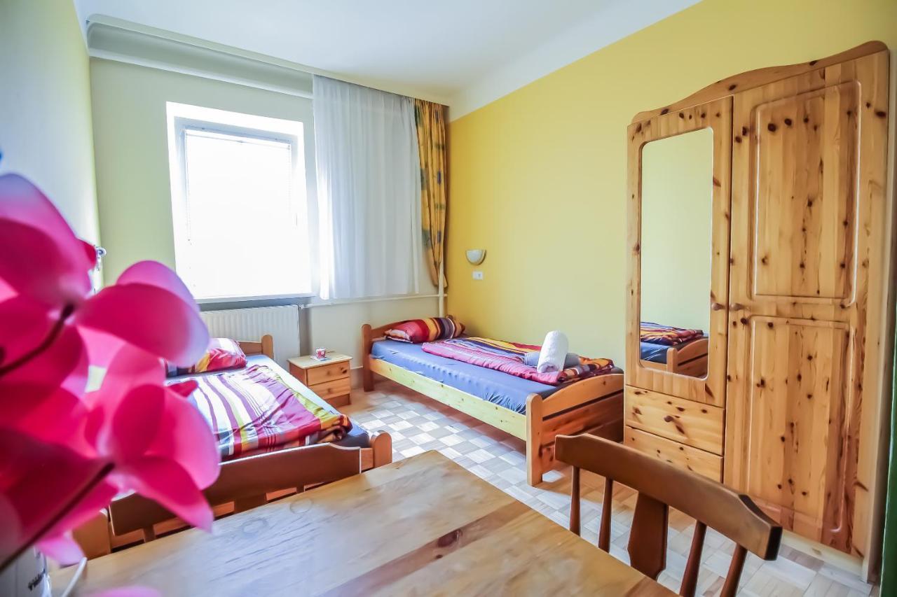 Economic 2Sb Apartment In Lively Area Viena Exterior foto
